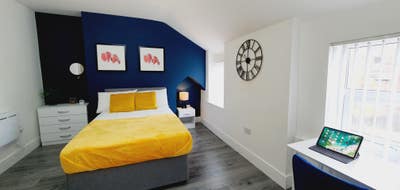 Double Ensuite Room  Bills Included CH43 Main Photo