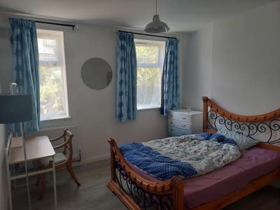 Double Bed with OWN bathrooom Tooting/Furzedown  Main Photo