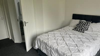 Large Double Room (En-suite) near MK Central Main Photo