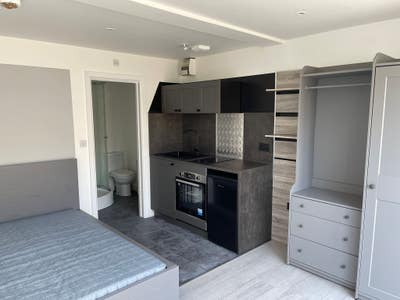 Studio flat in St Albans with all bills included  Main Photo