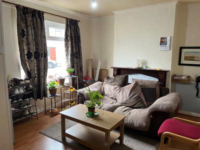 Ideally looking for a flatmate Main Photo