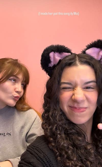 4 friends  looking for a 4 bed property for Jan! Main Photo