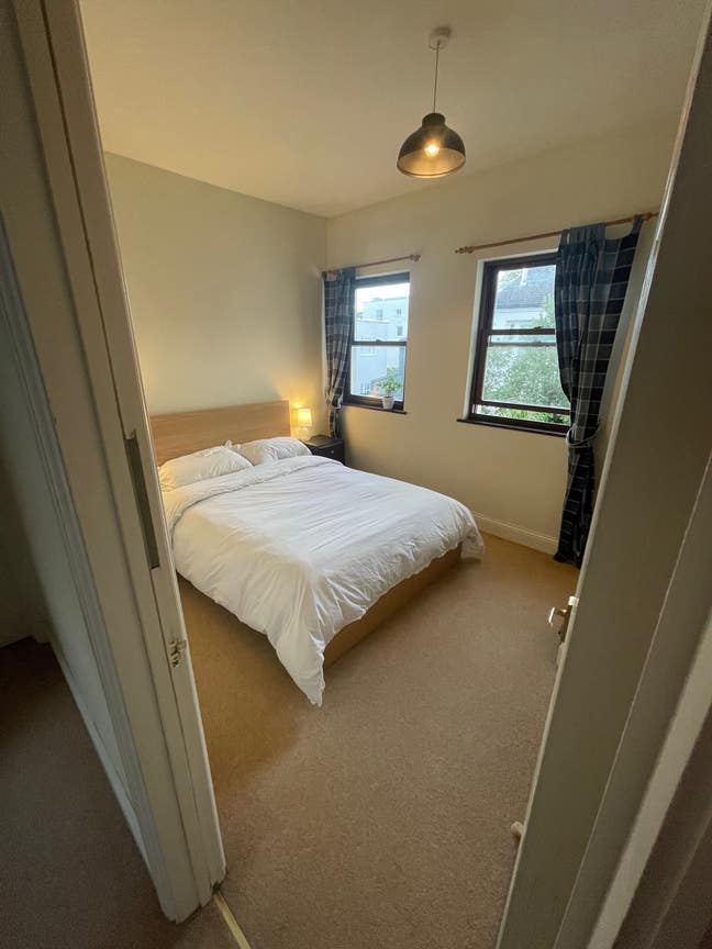Double Bedroom located in Suffolk Square Main Photo
