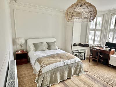 Room in elegant apartment Main Photo