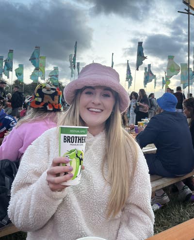 Looking for a room & nice housemates!  Main Photo