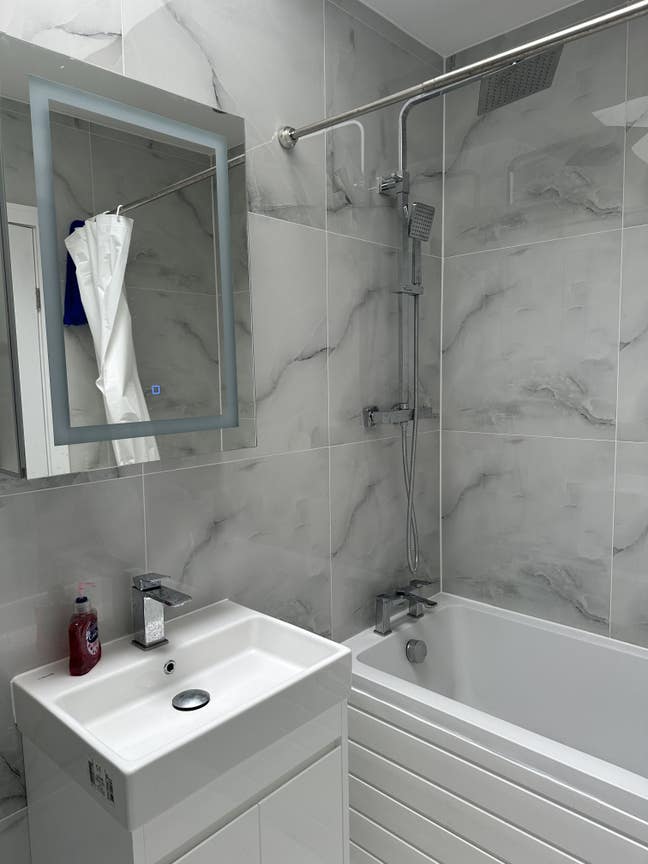Large Double Room in newly renovated house. Main Photo