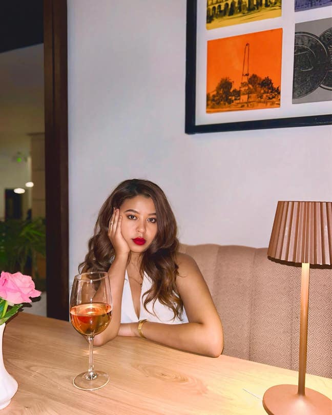Professional Female seeks a single or double room Main Photo