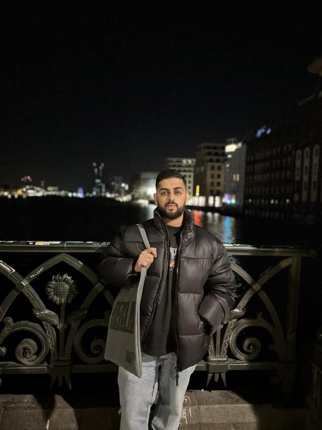 28 year old legal professional looking for a flat Main Photo