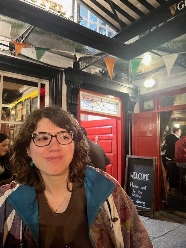 Looking for friendly housemates  Main Photo