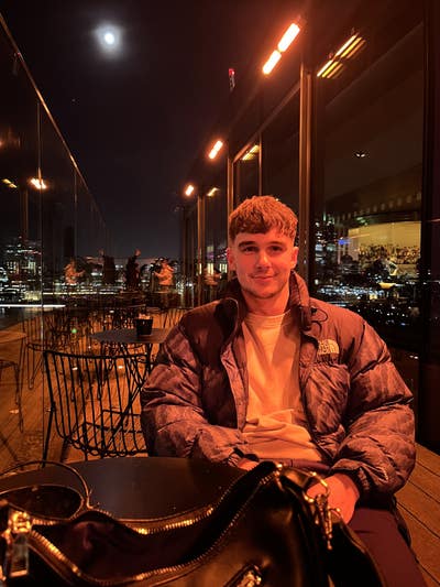 Young Professional looking for 2/3 bed house share Main Photo