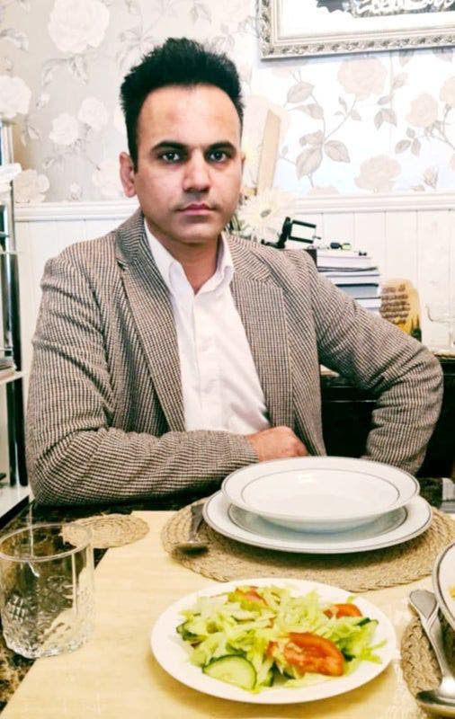 I am a professional male aged 40. I am lookin... Main Photo