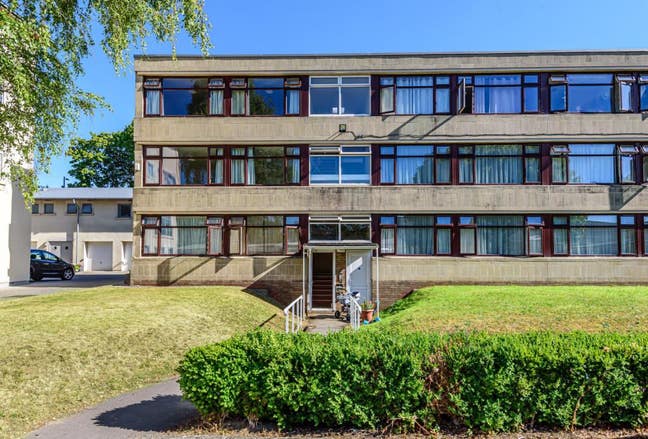 Bright ground floor flat Main Photo
