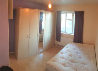Stepney Green/Whitechapel, E1, 3 Bedroom Flat  Main Photo