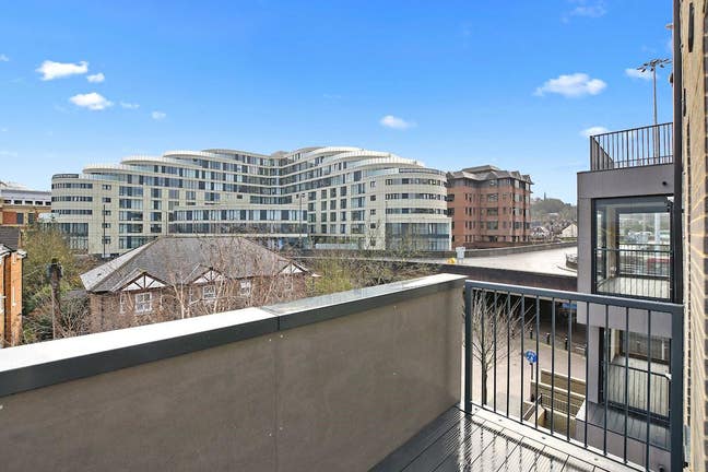 Seeking Flatmate for Modern Flat in Harrow on Hill Main Photo