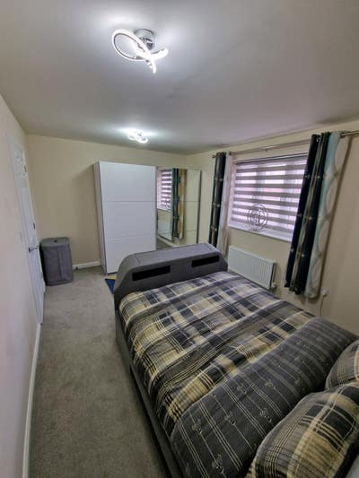Double Room available with off road parking HR9  Main Photo