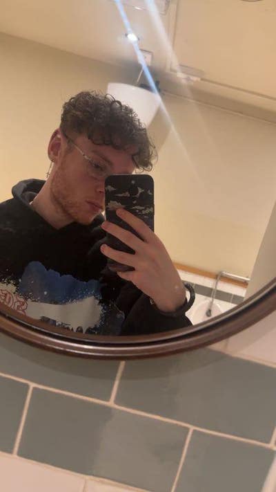 Looking for a room/house share/buddy up! :) Main Photo