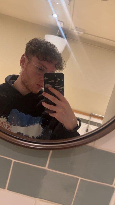 Looking for a room/house share/buddy up! :) Main Photo