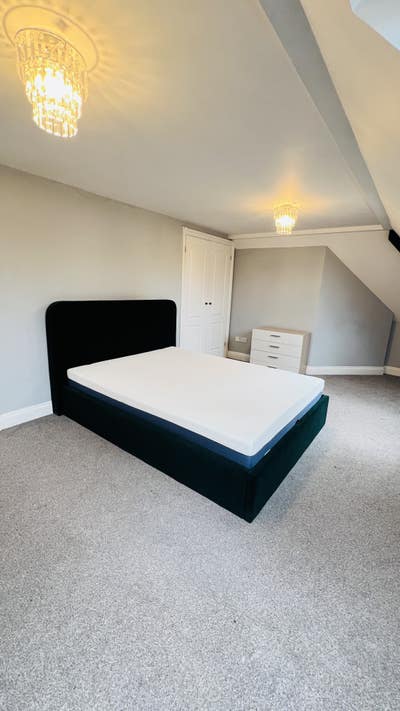 Stunning Good Size Top Floor Double Bedroom  Main Photo