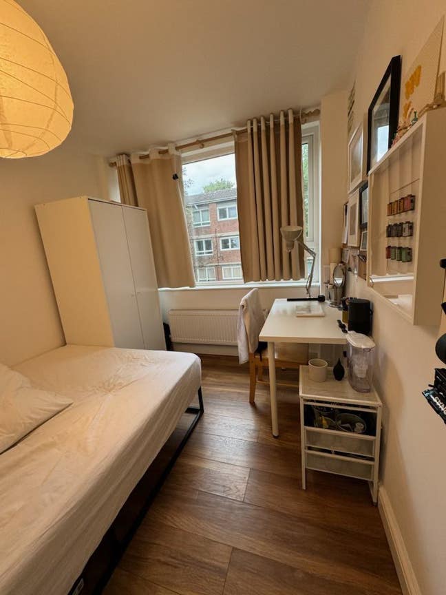 Lovely Room Available in Greenwich  Main Photo