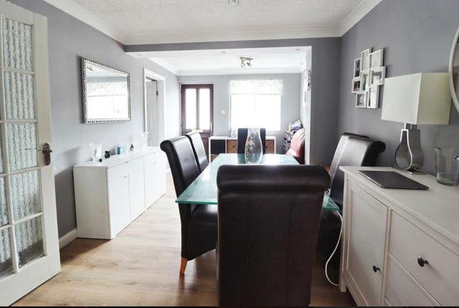 Nice clean house for sharing Main Photo