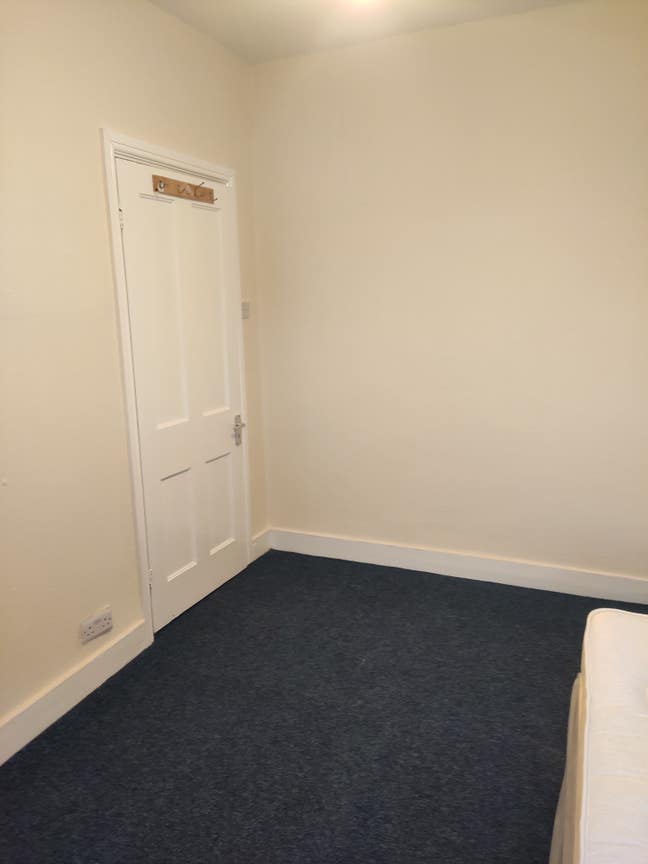 Double room available in East Ham Main Photo