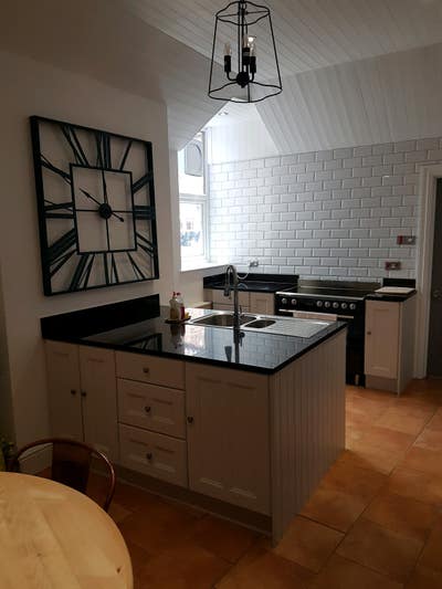 Furnished rooms in large Town house . Main Photo