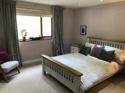 Ensuite room with small lounge/office  Main Photo