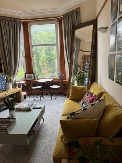 Double room in gorgeous Hyndland flat Main Photo