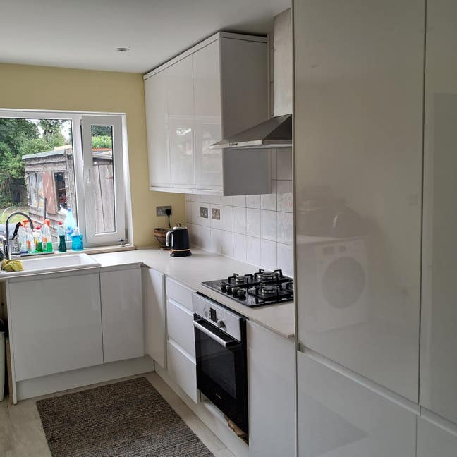 Room to Rent -2 min to Erith Station available  1  Main Photo
