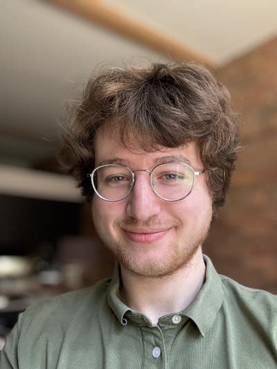 Sociable Italian teacher looking for a home  Main Photo