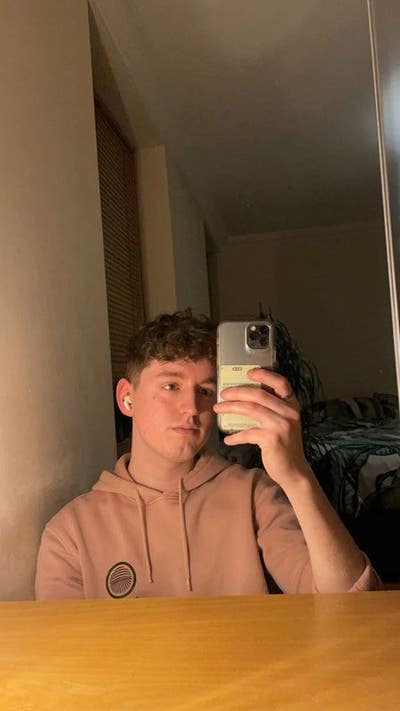 Male searching for single/double room  Main Photo