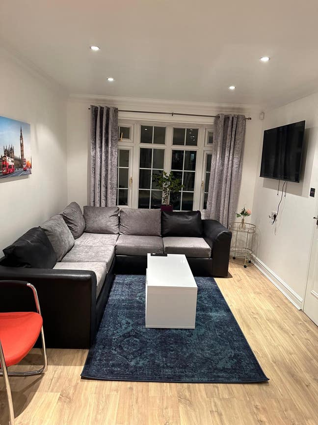 Three Bed House in IG5 Main Photo