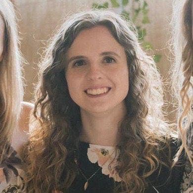 Female professional seeking furnished room Main Photo