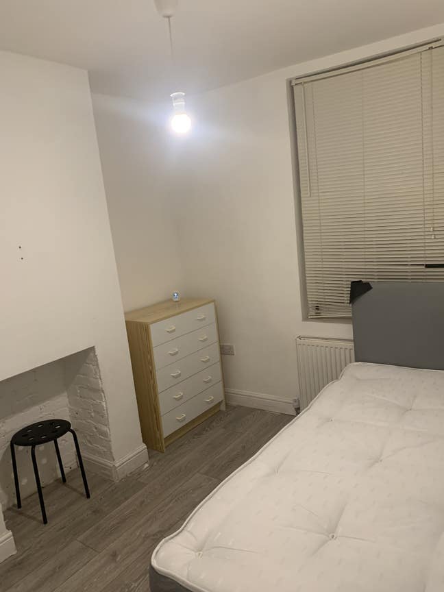 Single room  close to high street only 500£  Main Photo