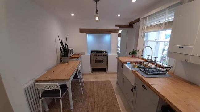 Own Kitchen Bathroom Bedroom & a Shared Living Rm Main Photo