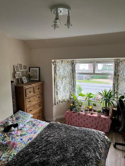 Spacious lovely room-close to train station CB1 Main Photo