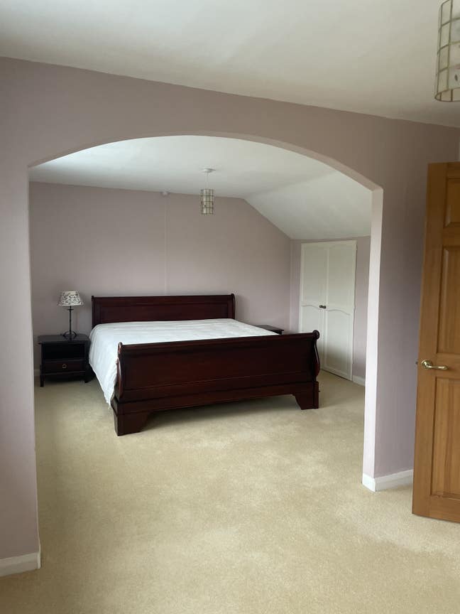 Large double room + private bathroom to let Main Photo