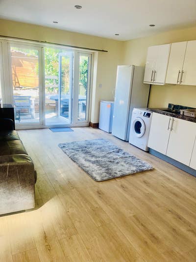 Double Room Isleworth  Main Photo