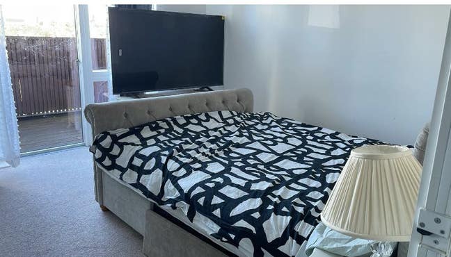 Nice tidy flat with nice view on east Croydon st Main Photo