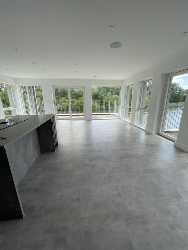 Beautiful room available on the lake Main Photo
