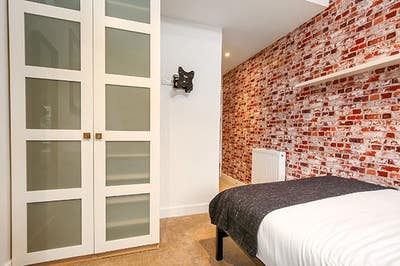 Lovely double room with en-suite Main Photo