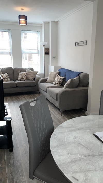 Meadowbank  place
 Main Photo