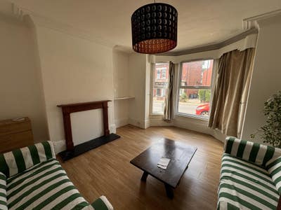 Headingley House Share - 1St July - Bills Inc Main Photo
