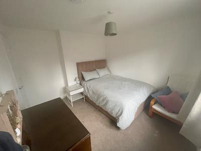 Room to rent near RIE Main Photo