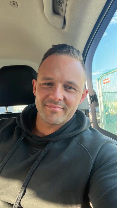 Looking for digs while working away Main Photo