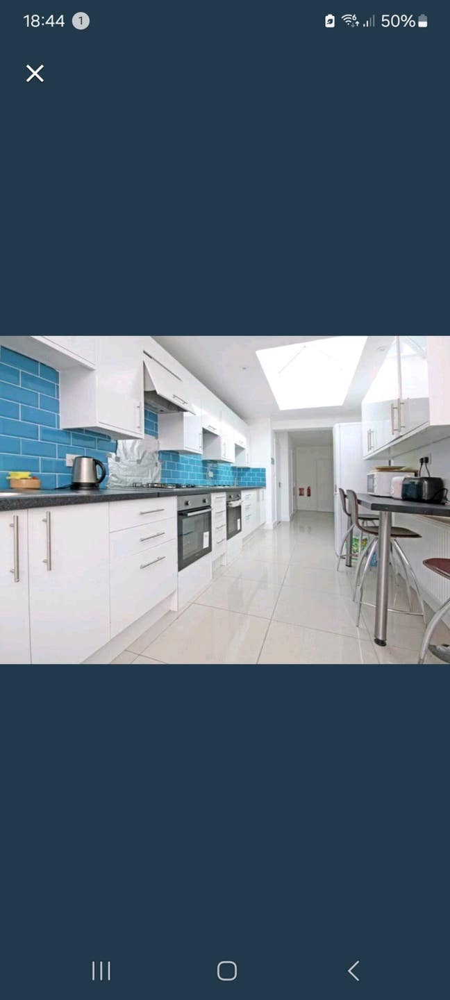 A good sized single bedroom readily available Main Photo