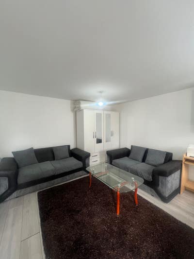 Spacious Studio property near station! Main Photo