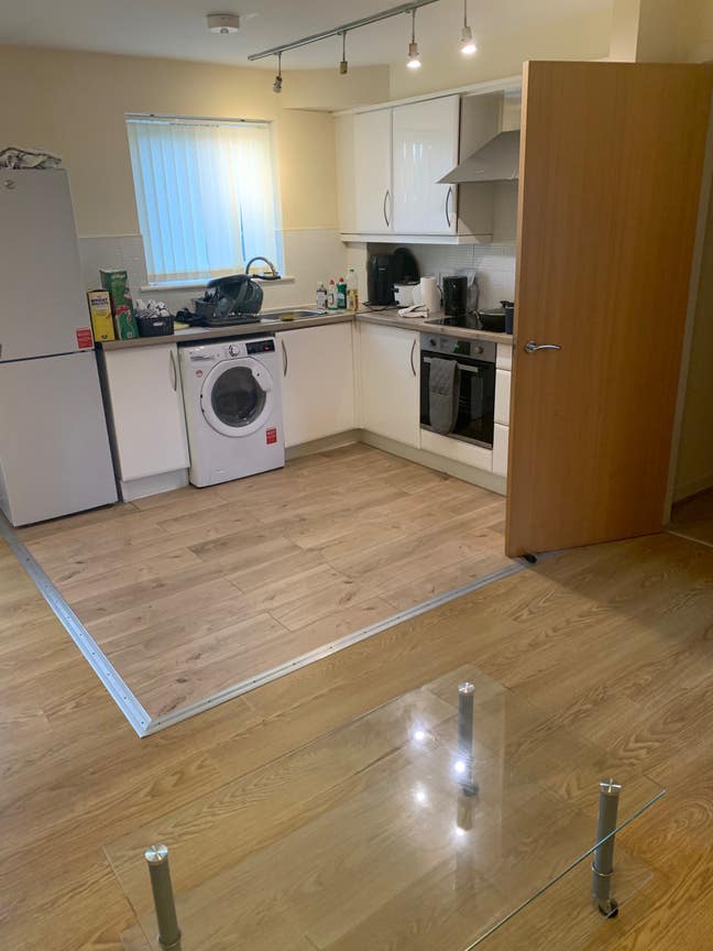 Double Room available in a spacious 3 bed flat Main Photo