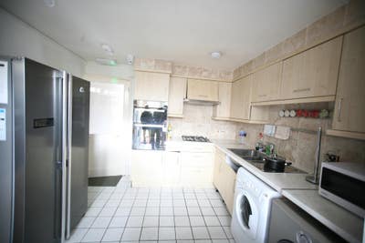 Small single  room,w9  broadband,wood floor,garden Main Photo