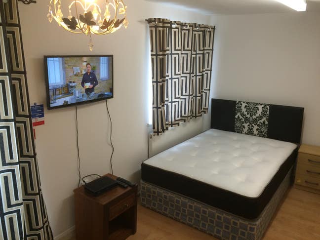 Ensuite  Double  Room  in  Hayes  UB4 Main Photo